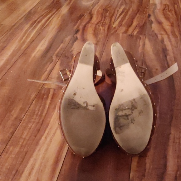 Brown wedges with the gold - Picture 5 of 5